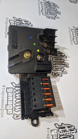 Блок предохранителей салонный передний