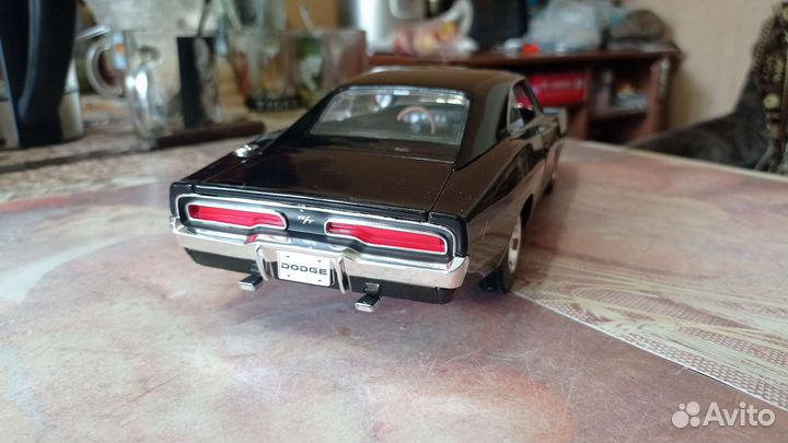 Dodge charger модель 1:18