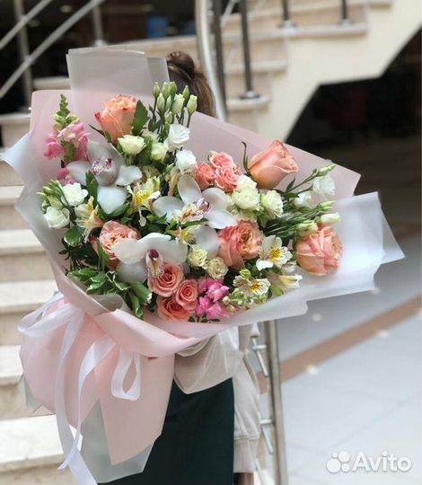 Букеты и композиции в шляпной коробке. Доставка