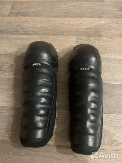 Щитки для игрока хоккея с мячом