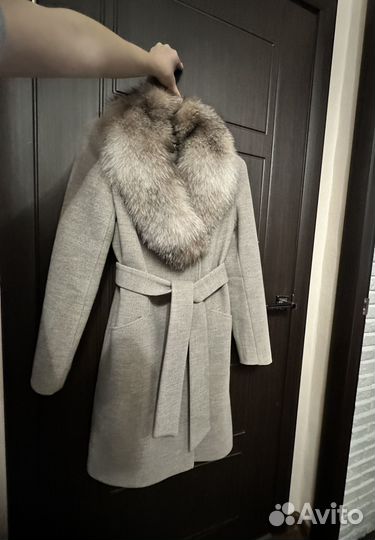 Пальто зимнее с натуральным мехом