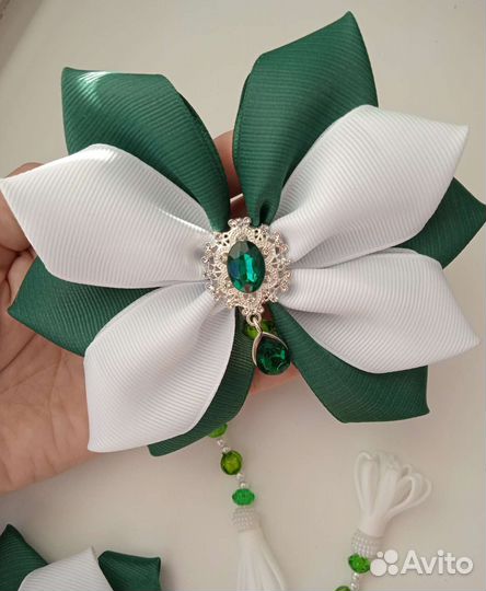 Бантики для волос белые, нарядные на 1 сентября