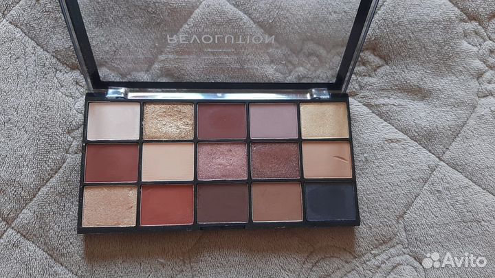 Кометика Makeup Revolution тени для глаз