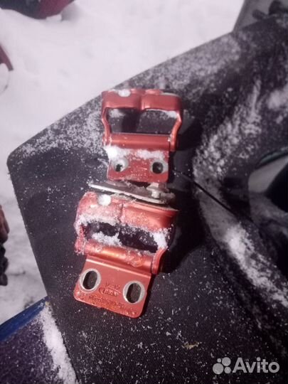 Петля крышки багажника Datsun mi-Do