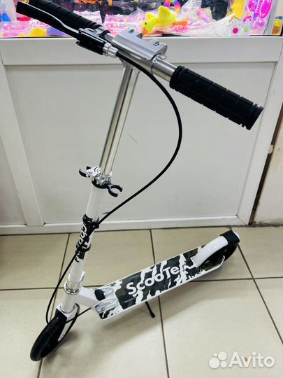 Самокат двухколёсный с ручным тормозом