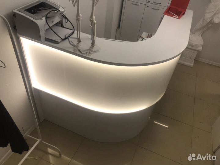 Ресепшен с объемной подсветкой новый. Производство