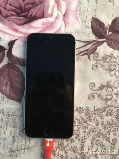 Телефон iPhone 5s