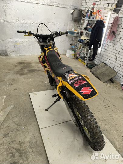 Кроссовый мотоцикл
