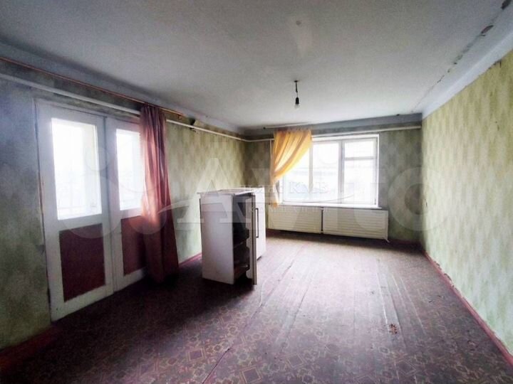 3-к. квартира, 70 м², 1/2 эт.
