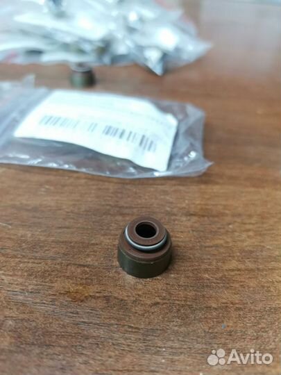 Маслосъемные колпачки