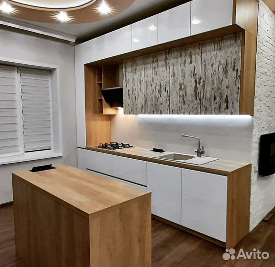 Кухни на заказ в бело коричневым цветом