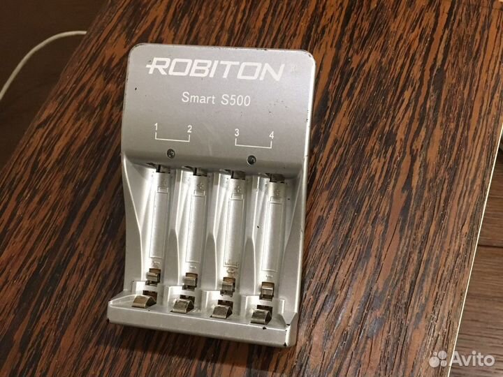 Зарядное акамуляторы батареек ааа