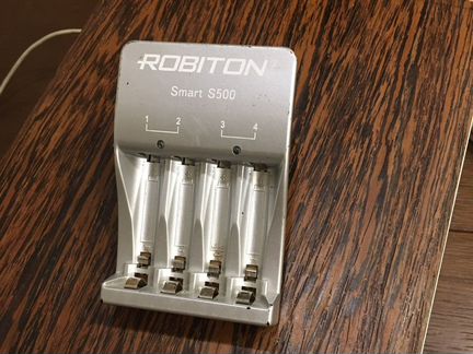 Зарядное акамуляторы батареек ааа