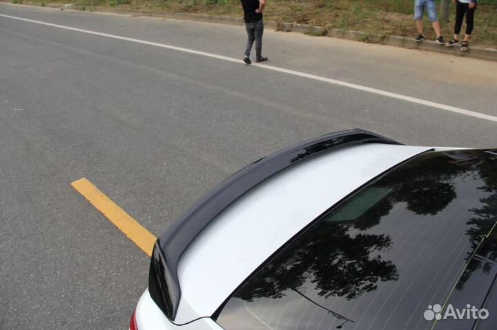 Спойлер багажника Toyota Camry V70/75