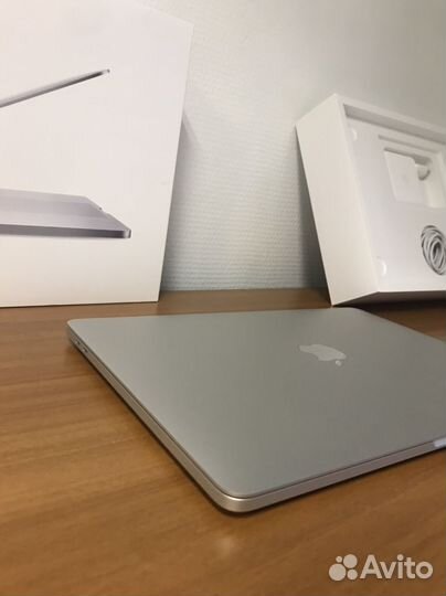 MacBook pro 13 2020 i7 16 512