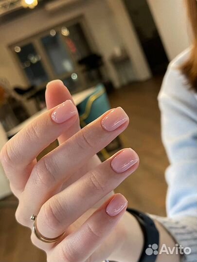 Маникюр в студии в центре города