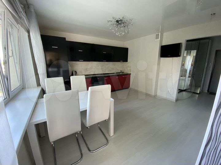 2-к. квартира, 54 м², 4/10 эт.