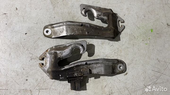 Скобы замка капота BMW 5 series E34