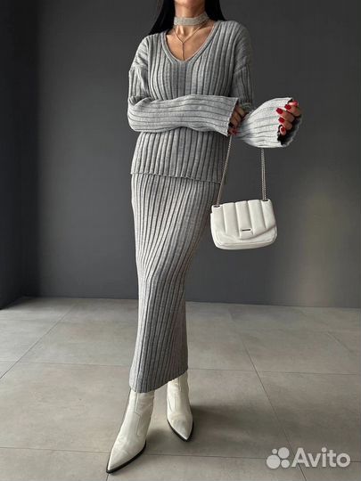 Костюм женский теплый вязаный