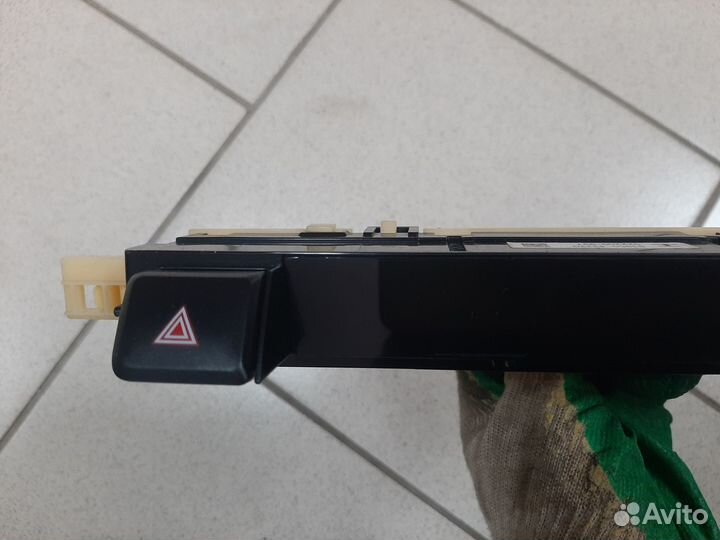 Индикатор с аварийной кнопкой Toyota RAV4 40 рест