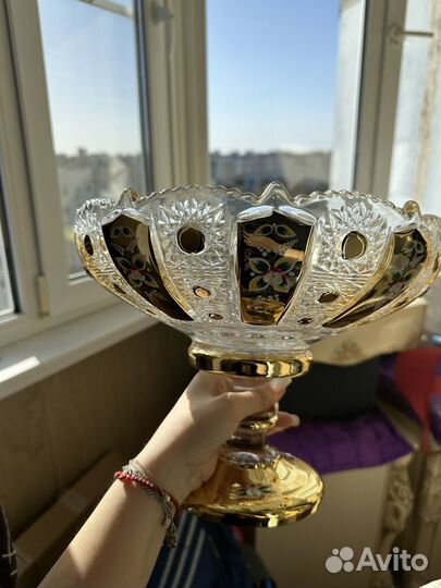 Ваза для фруктов на ножке