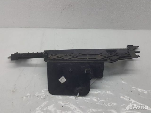 Дефлектор радиатора правый Renault Laguna