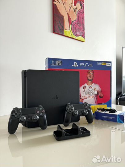 Sony PlayStation 4 Slim с играми 2 геймпада