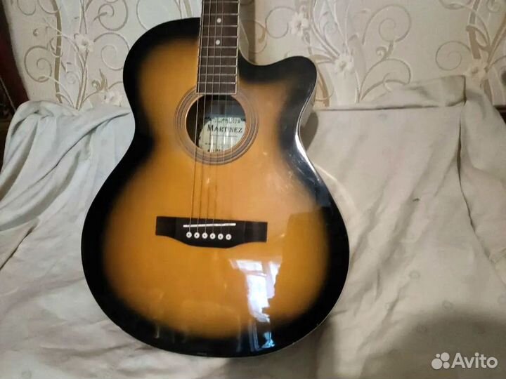Акустическая гитара
