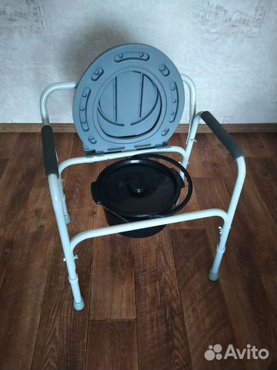 Кресло инвалидное с санитарным оснащением, 