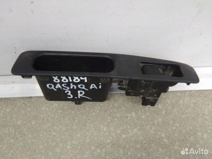 Кнопка стеклоподъемника Nissan Qashqai (J10) 2006