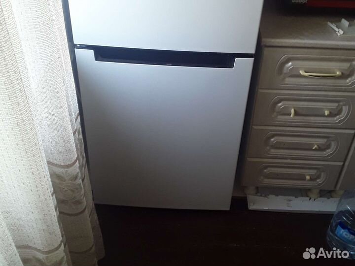 Продаю Холодильник Б/У indesit на запчасти