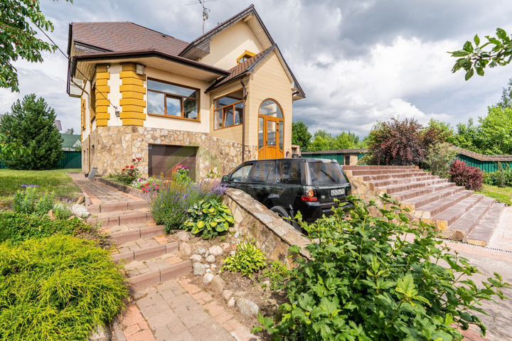 Дом 323 м² на участке 15 сот.