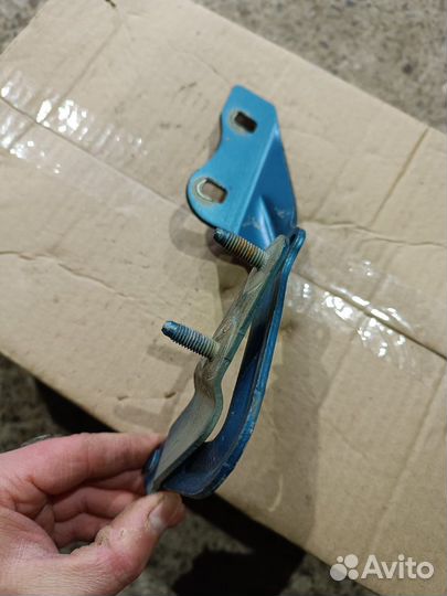 Петля капота левая Форд Фокус2 2005-2011