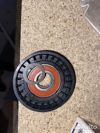 Натяжной ролик, поликлиновой ремень