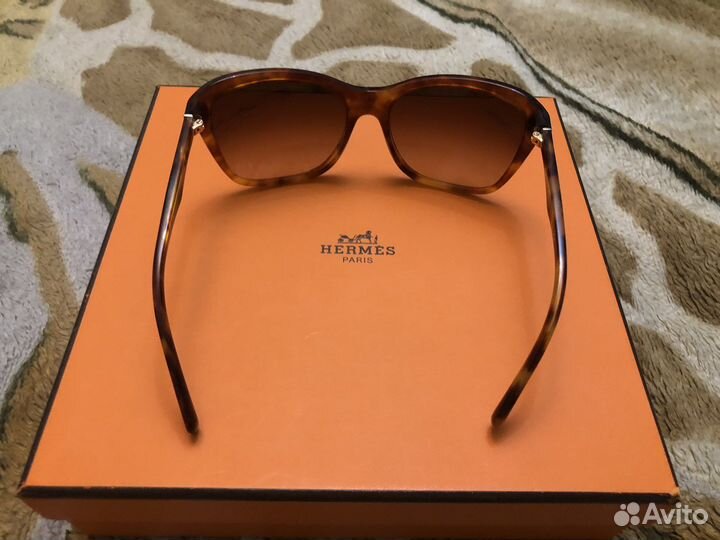 Солнечные очки Prada