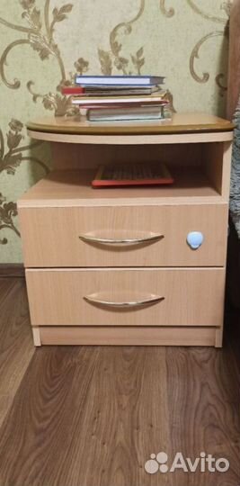 Комод, стол с зеркалом, тумба