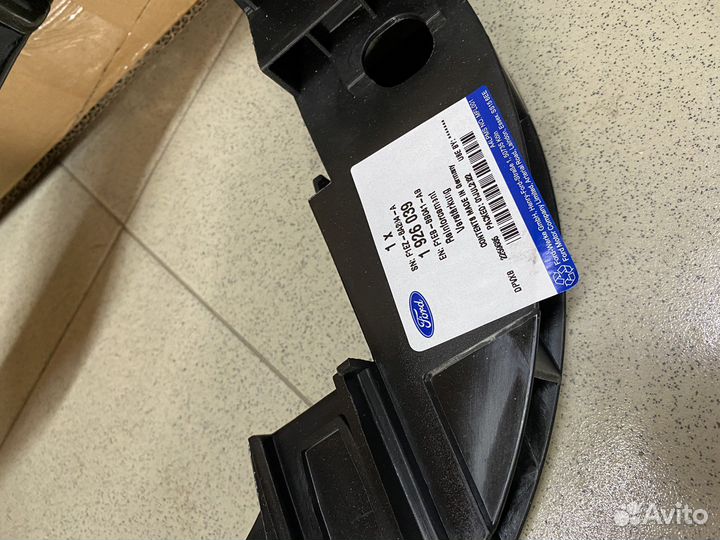 Панель передняя (телевизор) на Форд Фокус 3 Ориг