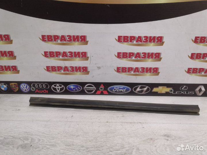 Молдинг стекла задний левый Mazda Tribute epew YF
