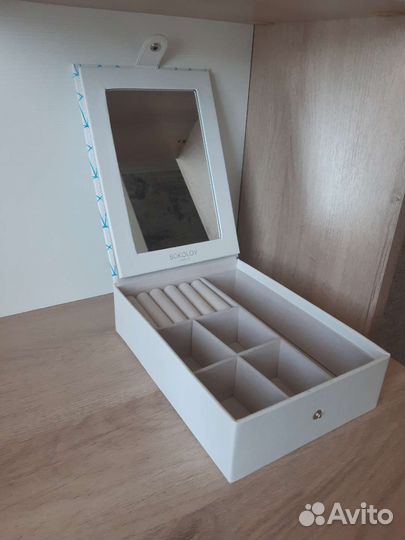 Шкатулка для ювелирных украшений