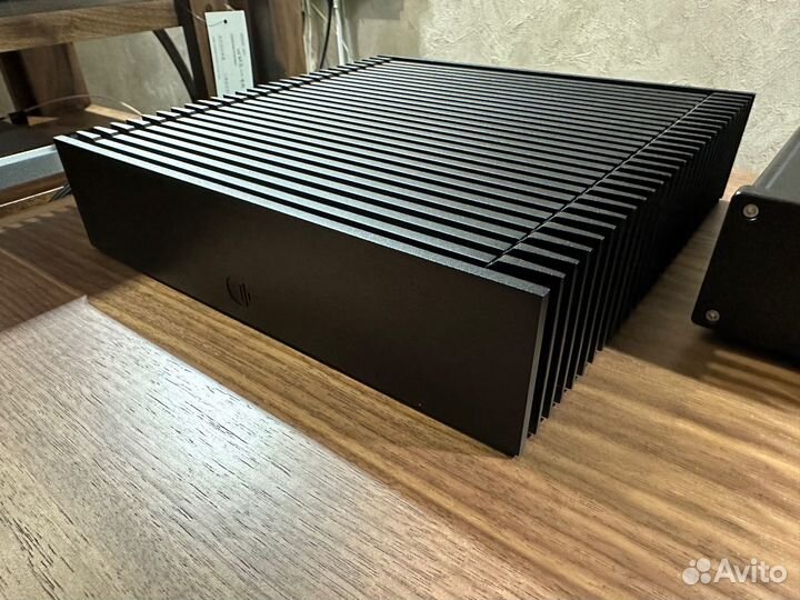 Сетевой аудиоплеер Roon Nucleus