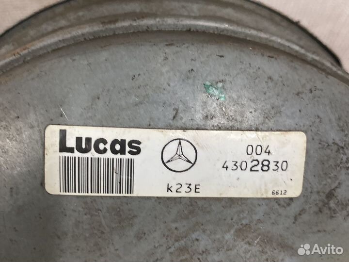 Тормозной вакуумник Mercedes W210 A0044302830