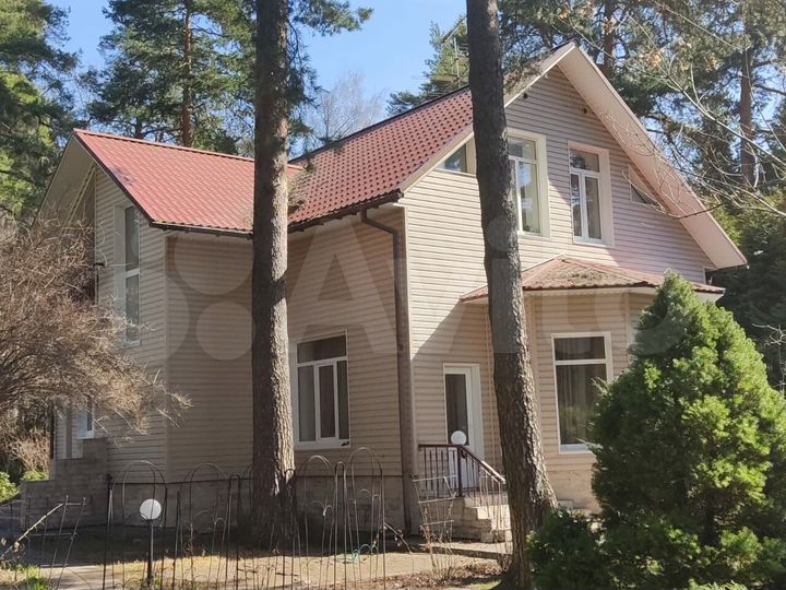 Коттедж 202 м² на участке 20 сот.