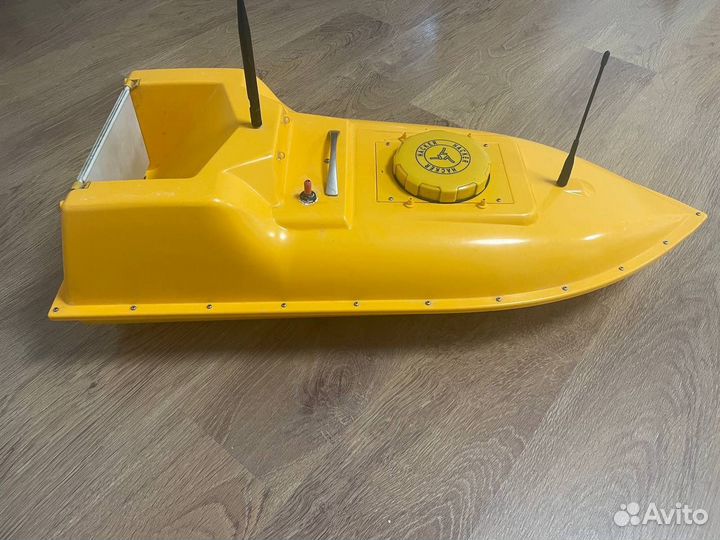 Прикормочный кораблик с gps и эхолотом