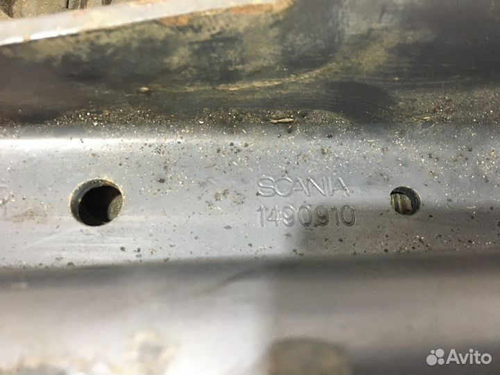 1490910 Кронштейн кабины правый