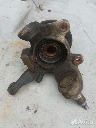 Кулак поворотный передний Ниссан Премьера P11