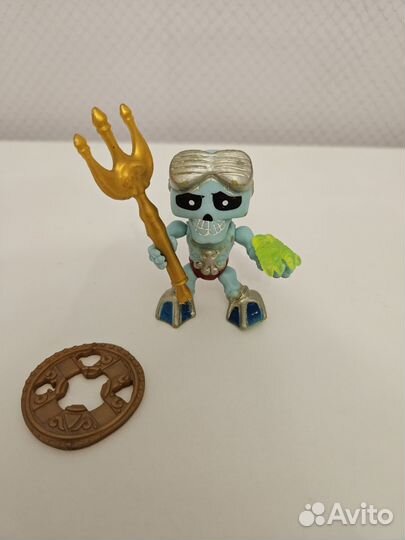 Коллекционные фигурки скелетов