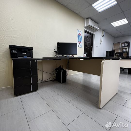 Угловой письменный стол