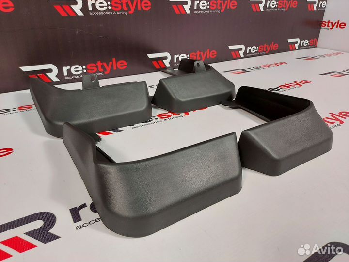 Брызговики Honda Vezel 1м 13-18г Черные