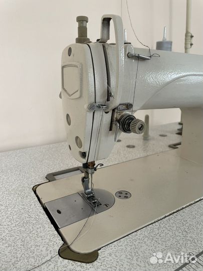 Продам швейную машинку