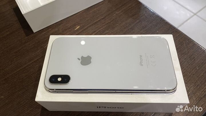 iPhone X, 256 ГБ